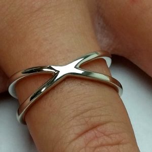 Sterling Silver Criss Cross Ring - R530